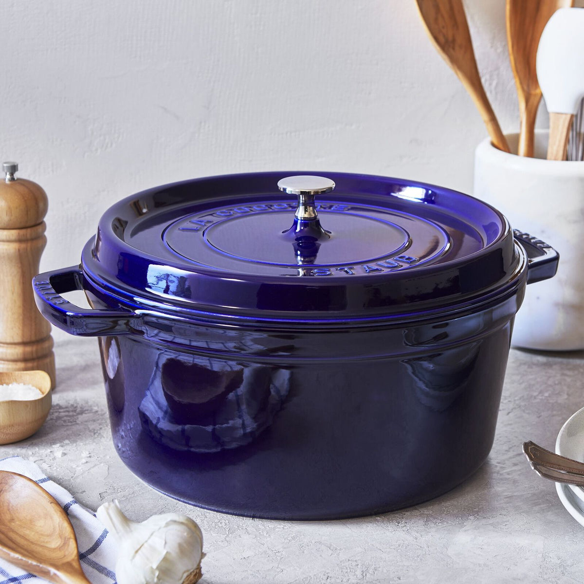 Staub | Round 7qt Dutch Oven
