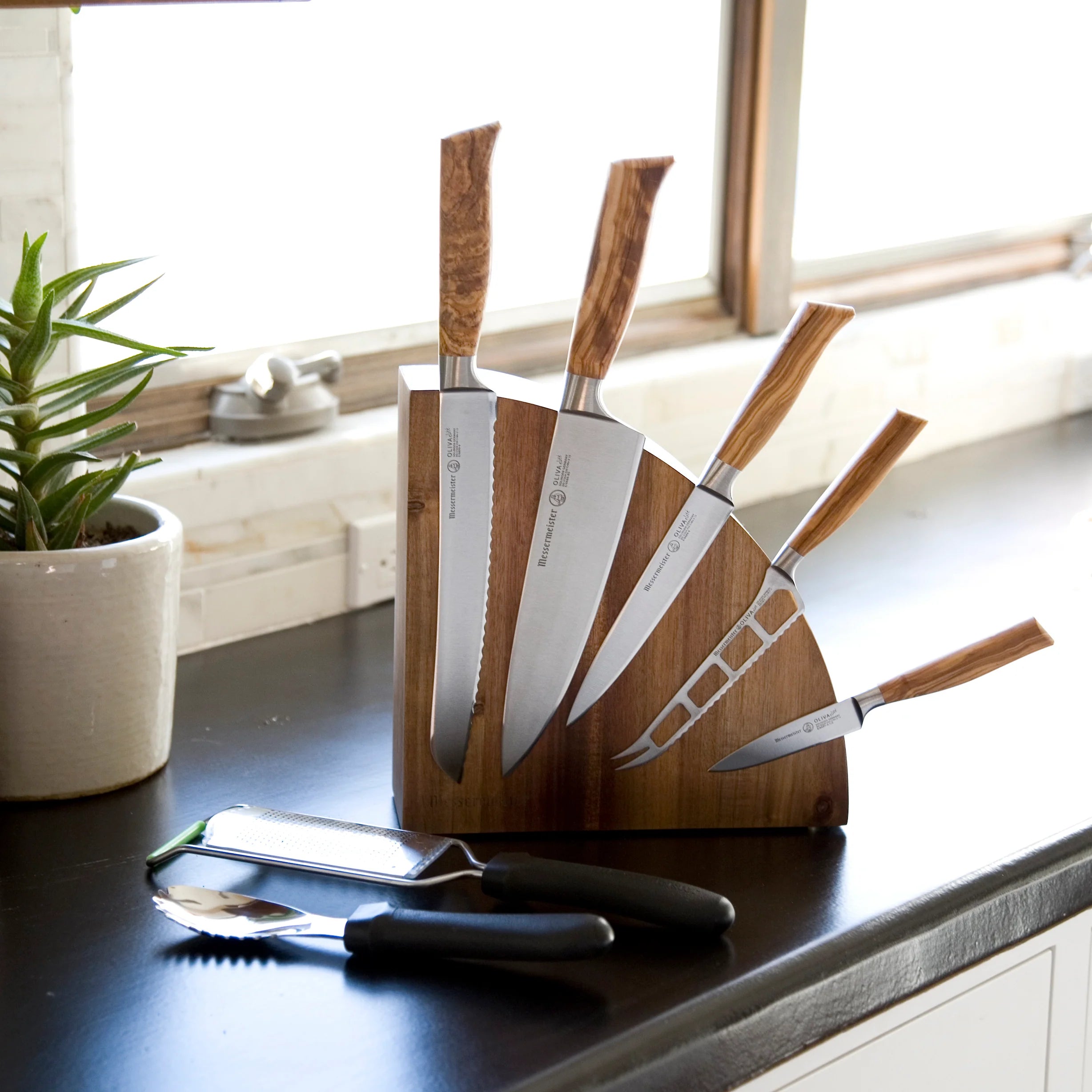 Messermeister | Magnetic Knife Block