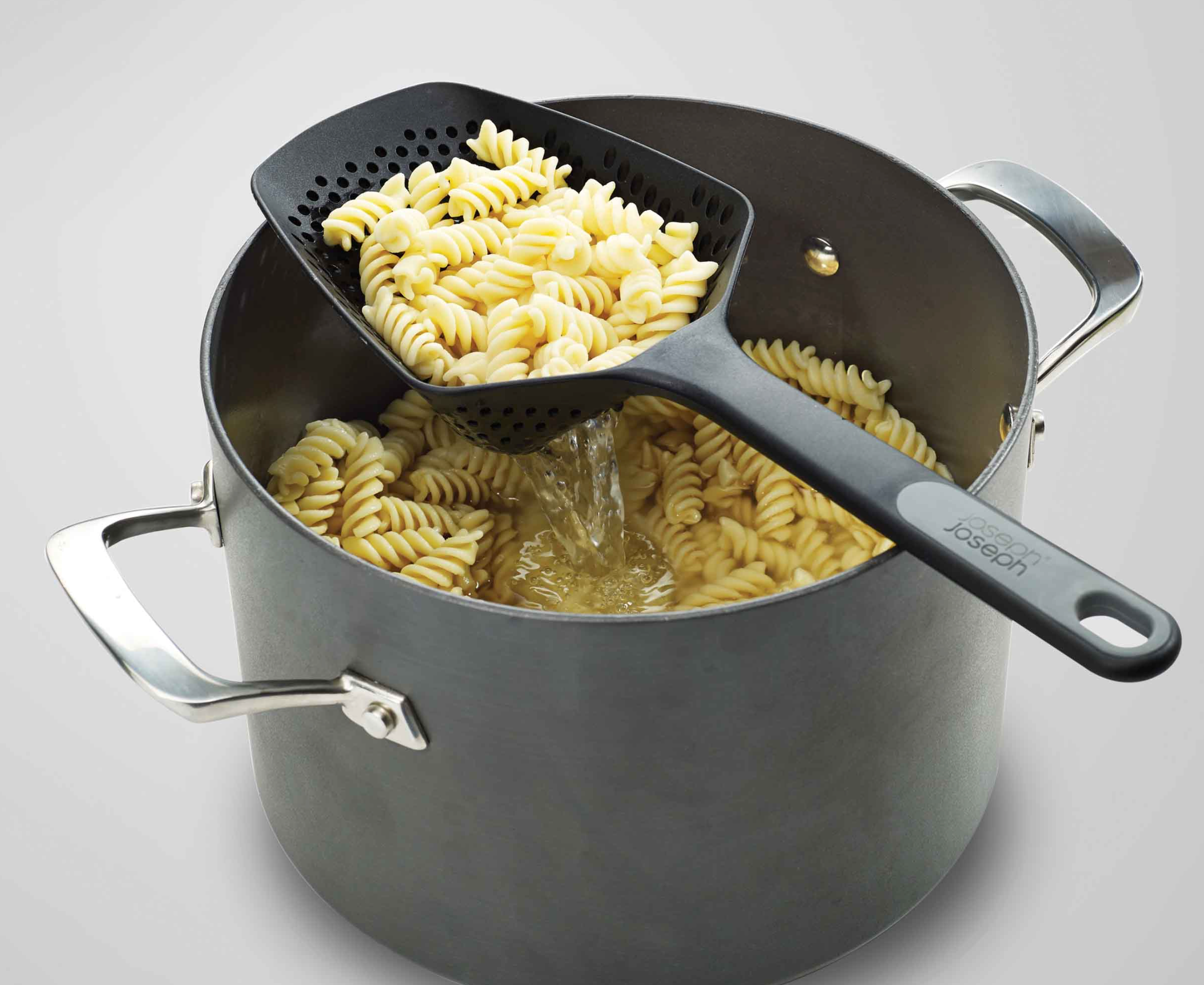 Joseph Joseph | Scoop™ Plus Black Colander