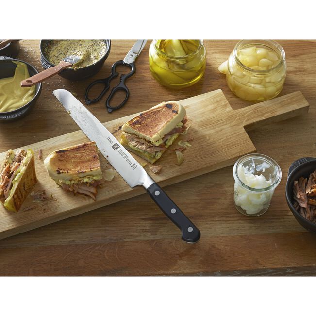 Zwilling Pro | 9-Inch Bread Knife