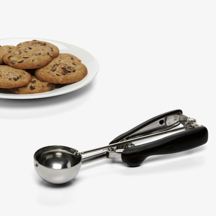 https://shopplumscooking.com/cdn/shop/products/1044082_5_large_cookie_scoop_1024x1024.jpg?v=1587144455
