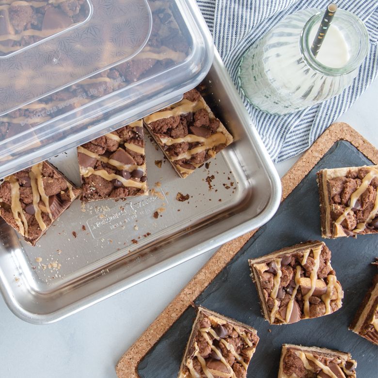 Nordic Ware | Naturals 9" x 13" Rectangular Cake Pan with Storage Lid
